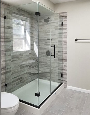 Badezimmer mit 8 mm Glasdicke Duschzimmer und All-in-One-Design