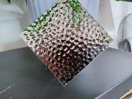 Nichtlegiertes, mit einem modernen Design gestempeltes Edelstahlblech