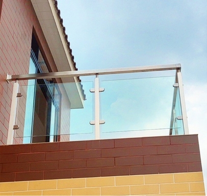 Treppenpfosten aus Glas und Edelstahl Geländer für Dachdecks