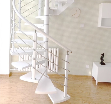 Kurve Treppenhalle aus Edelstahl mit vertikaler Stange und Rohrbalustrade