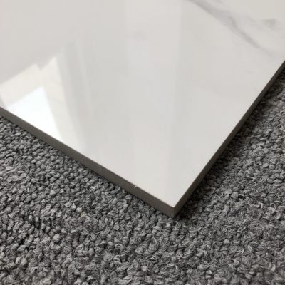 Wasserabsorption 0,5% 60x60cm Goldene Calacatta Porzellan verglaste weiße Wandfliesen