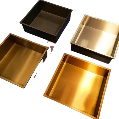 Moderne Badezimmergestaltung LED-Gold-Duschnische mit SMC-Fliesen und -Trim